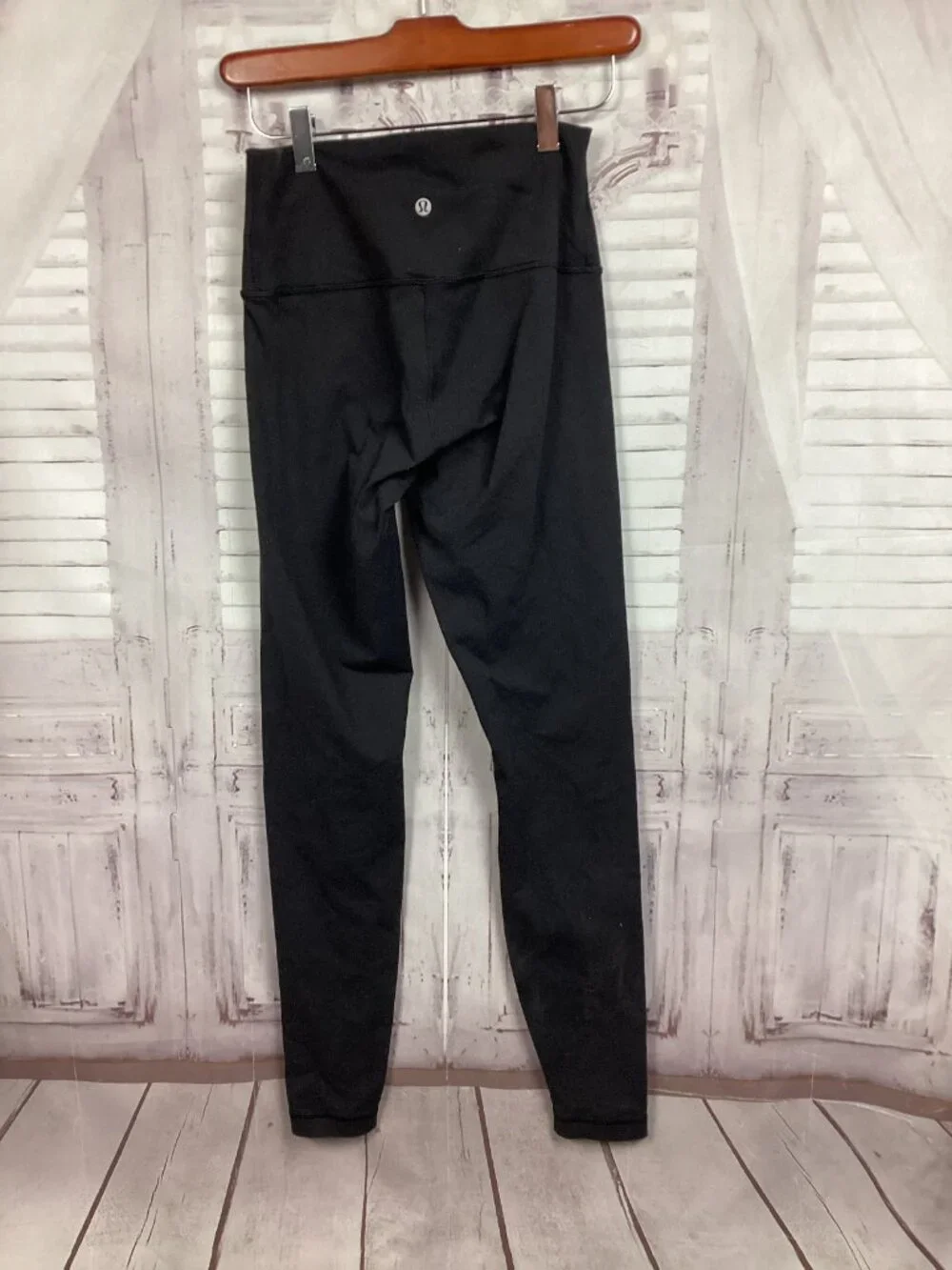 Lululemon black leggings 6